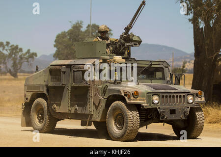 Humvee gepanzertes Fahrzeug der militärischen Polizei Unternehmen Stockfoto