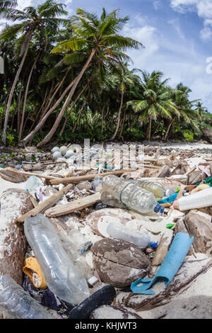 Kunststoffabfälle gewaschen bei Dolly Strand, Christmas Island, Australien Stockfoto