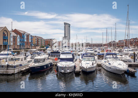 Swansea Marina und Meridian Tower Meridian Quay Swansea West Glamorgan Wales Stockfoto