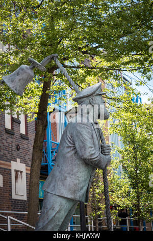 Bronze Statue von Captain Cat Maritime Quarter Swansea Marina Swansea West Glamorgan Wales Stockfoto