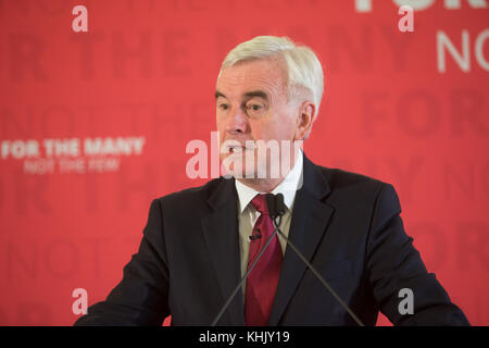 John McDonnell, Labours Schatzkanzler, gibt eine Rede über die Arbeit und die Politik der Partei auf dem Brexit Situation Stockfoto