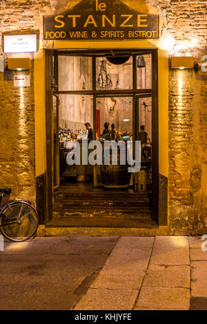 Beibehaltung der ehemaligen Kapelle Dekoration, Le Stanze American Bar und Bistro auf der Bologna Via del Borgo, Bologna, Italien Stockfoto