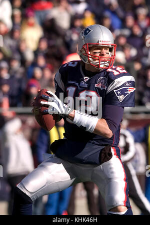 10. Januar 2010. New England Patriot Quarterback Tom Brady (12) mit einem ersten Quartal Pass Stockfoto