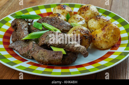 Wokgemüse szechuan Leber mit Kartoffeln, chinesisches Essen Stockfoto