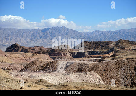 Farbe mineral Steinbruch in timna Park in der Wüste Negev, Israel Stockfoto