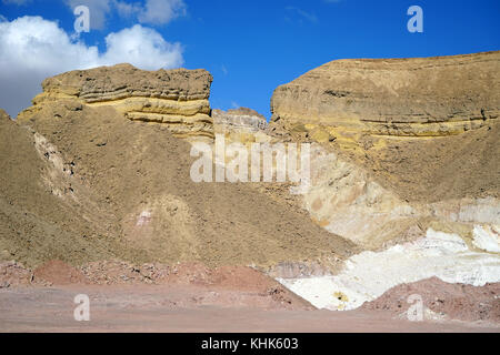 Gelbe und rote Berg in timna Park in der Wüste Negev, Israel Stockfoto