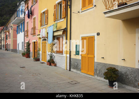 Schön bunte Häuser am Meer in Ligurien Italien Stockfoto