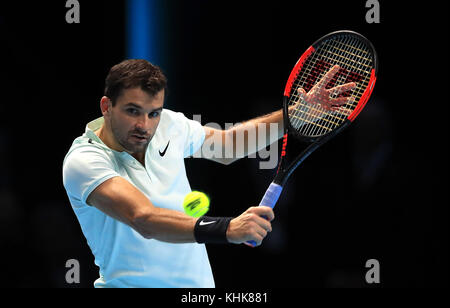 Gregor Dimitrov, Bulgariens, ist am sechsten Tag des NITTO ATP World Tour Finals in der O2 Arena in London gegen den spanischen Pablo Carreno Busta im Einsatz. DRÜCKEN SIE VERBANDSFOTO. Bilddatum: Freitag, 17. November 2017. Siehe PA Geschichte Tennis London. Bildnachweis sollte lauten: Adam Davy/PA Wire. EINSCHRÄNKUNGEN: Nur für redaktionelle Zwecke, keine kommerzielle Nutzung ohne vorherige Genehmigung Stockfoto