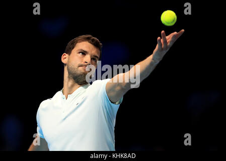 Gregor Dimitrov, Bulgariens, ist am sechsten Tag des NITTO ATP World Tour Finals in der O2 Arena in London gegen den spanischen Pablo Carreno Busta im Einsatz. DRÜCKEN SIE VERBANDSFOTO. Bilddatum: Freitag, 17. November 2017. Siehe PA Geschichte Tennis London. Bildnachweis sollte lauten: Adam Davy/PA Wire. EINSCHRÄNKUNGEN: Nur für redaktionelle Zwecke, keine kommerzielle Nutzung ohne vorherige Genehmigung Stockfoto