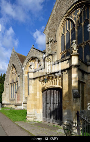 St. Helen's Church, Abingdon, Oxfordshire west Veranda mit Statue des St. Helen Stockfoto