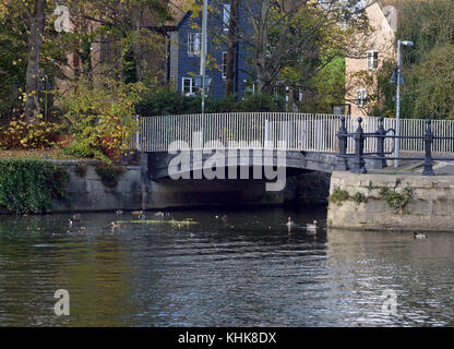 Gusseiserne Brücke über den Fluss ock beim Eintritt in die Themse Abingdon Stockfoto