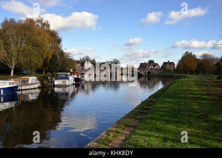 Burford Bridge und Themse. abingdon-on-Thames, Southern Oxfordshire Brücke Der abingdon Brücken, gebaut 1416, umgebaut 1927 Stockfoto