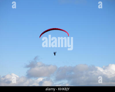 Paragliding vom Parlick Hecht in der Nähe von Chipping, Lancashire, England. Stockfoto