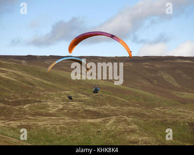 Paragliding vom Parlick Hecht in der Nähe von Chipping, Lancashire, England. Stockfoto