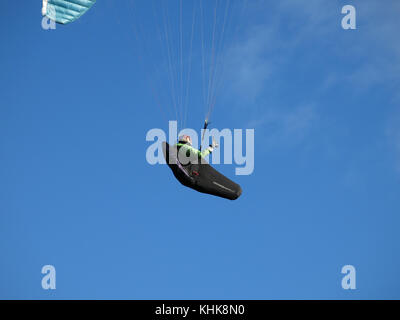 Paragliding vom Parlick Hecht in der Nähe von Chipping, Lancashire, England. Stockfoto