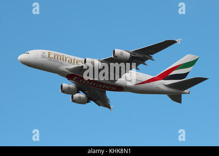 Ein 6-eet, ein Airbus A 380-861 von Emirates Airlines, Abfahrt Flughafen Glasgow nach der Eröffnungssitzung des Typs Flug in den Flughafen. Stockfoto