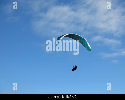 Paragliding vom Parlick Hecht in der Nähe von Chipping, Lancashire, England. Stockfoto