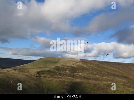 Paragliding vom Parlick Hecht in der Nähe von Chipping, Lancashire, England. Stockfoto