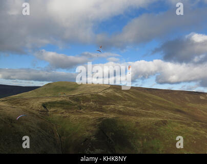 Paragliding vom Parlick Hecht in der Nähe von Chipping, Lancashire, England. Stockfoto