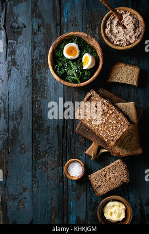 Frühstück mit Roggenbrot Stockfoto