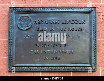 Plakette außerhalb der Petersen House, wo Abraham Lincoln am 15. April 1865 starb, 10 St NW, Washington DC, USA Stockfoto