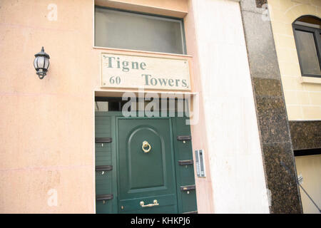 Valetta, Malta. 15/11/2017 -. Die maltesischen Unternehmen und Beteiligungsgesellschaften in der Mitte des 'Paradise Papers, Valletta, Malta. . Diese Firmen helfen, die Reichen und Berühmten ihre Steuerlast durch legale Steuervermeidung Regelungen, die die Schlupflöcher in den nationalen und internationalen Steuerrechts ausnutzen zu reduzieren. 60 Triq Tigne', SLM Tas-Sliema, Valletta. Offizielle Adresse von Malta Tournesol Ltd., die kolumbianische Sängerin Shakira als Direktor des Unternehmens. Stockfoto