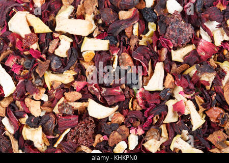 Früchte Tee mischen. Hibiskus, Himbeeren, kandierte Schale, Orange Zitrone rose Äpfel Stockfoto