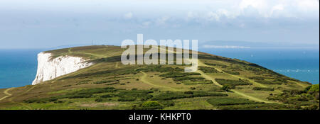 Blick nach Westen über Tennyson Down towars die Nadeln Landspitze auf der Insel Wight, Hampshire, mit Blick auf den Solent und im Englischen Kanal. Stockfoto