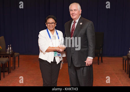 Us-Staatssekretär Rex TIllerson erfüllt mit dem indonesischen Außenminister Retno Marsudi am Rande des ASEAN-Gipfel in Manila Phlippines, am 14. November 2017. Stockfoto