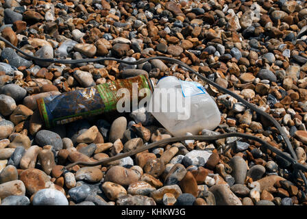 Angeschwemmten Müll am Strand Stockfoto