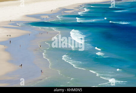 Breiten Sandstrand mit Wellen, Strand von Noordhoek, Kapstadt, Western Cape, Südafrika Stockfoto