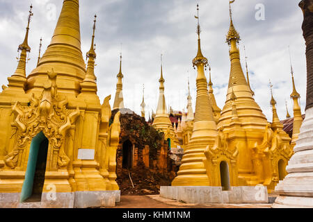 Restaurierte Stupas von Shwe Inn dein Pagoda, Shan State, Myanmar Stockfoto