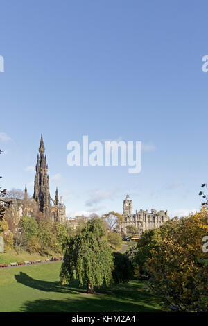 Das Scott Monument und Balmoral Hotel, Edinburgh, Schottland, Großbritannien Stockfoto