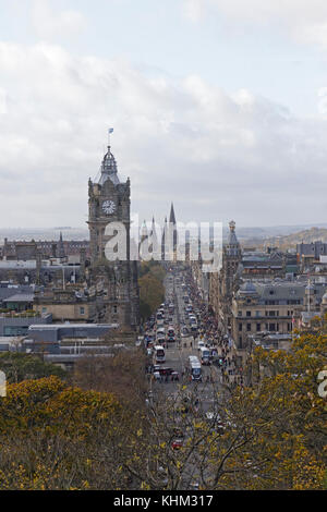 Blick auf die Princes Street von Carlton Hill, Edinburgh, Schottland, Großbritannien Stockfoto