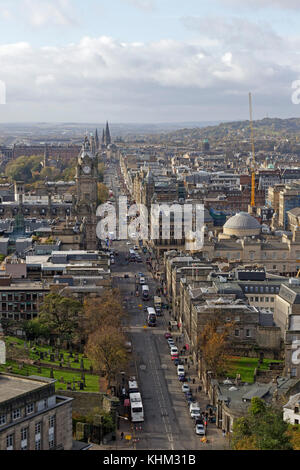 Blick auf die Princes Street von Carlton Hill, Edinburgh, Schottland, Großbritannien Stockfoto