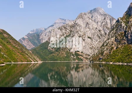 Komani See in Albanien Stockfoto