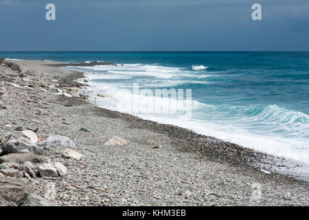 Pebble Beach, Küste, den Pazifischen Ozean, entlang der Küsten Radweg, Stadt Hualien Hualien County, Taiwan Stockfoto