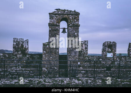 Die Aussicht von oben von Blarney Castle, eine mittelalterliche Festung in Blarney, in der Nähe von Cork, Irland, und der Fluss Martin. Stockfoto