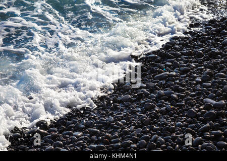 Vulkanische felsigen Strand in Funchal, Madeira, Portugal Stockfoto