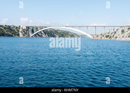 Sibenik Brücke und den Kanal des Flusses Krka froam ein Boot Stockfoto