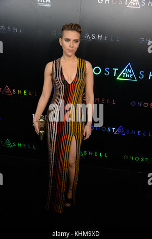 NEW YORK, NY - 29. MÄRZ: Scarlett Johansson besucht Paramount Pictures & DreamWorks Pictures veranstalten am 29. März 2017 die Premiere von „Ghost in the Shell“ im AMC Lincoln Square Theater in New York City People: Scarlett Johansson Transmission Ref: MNC1 Stockfoto