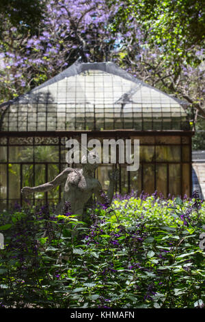 Eine der Skulpturen des 'Jardin Botanico Carlos Thays'. Palermo, Buenos Aires, Argentinien. Stockfoto