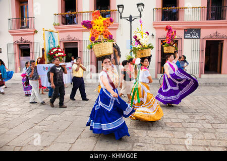 Oaxaca, Mexiko - Dec 10, 2015: Tag der Jungfrau von Guadalupe (Dia de la Virgen de Guadalupe) am 10.Dezember 2015. Oaxaca, Mexiko. Es ist eine beliebte Katholische Stockfoto