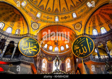 Istanbul, Türkei - 13 August, 2015: die Hagia Sophia (auch genannt die Hagia Sofia oder Ayasofya) Innenarchitektur, berühmten byzantinischen Sehenswürdigkeiten. Stockfoto