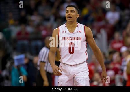 Madison, WI, USA. 16 Nov, 2017. Wisconsin Dachse guard D'Mitrik Trice #0 während der NCAA Basketball Spiel zwischen den Xavier Musketeers und die Wisconsin Badgers in der Kohl Center in Madison, WI. Xavier besiegt Wisconsin 85-03. John Fisher/CSM/Alamy leben Nachrichten Stockfoto