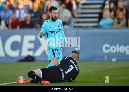 Leganes, Spanien. 18 Nov, 2017. Leo Messi, Cuellar während des Spiels zwischen CD Leganes vs FC Barcelona, Woche 12 der Liga an Butarque Stadium, Zaragoza, Madrid, Spanien - 18 November 2017. Credit: Gtres Información más Comuniación auf Linie, S.L./Alamy leben Nachrichten Stockfoto