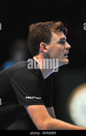 Jamie Murray (GBR) konkurrieren in der Doppelkonkurrenz in der NITTO ATP-Finale in der O2 Arena, London, UK. Der Verband der Tennisprofis Endrunden (ATP) sind das Saisonfinale und verfügen über die Top 16 Doppelzimmer Paare sowie eine Konkurrenz singles. Die Veranstaltung ist die zweithöchste Stufe des Herrentennis Turnier nach den vier Grand Slam Turniere. Peter Fleming und John McEnroe halten den Rekord für die meisten verdoppelt Titel, mit sieben Siegen. Die Veranstaltung zieht mehr als eine viertel Million Zuschauer, sowie die Generierung eines weltweiten TV-zuschauerzahlen von mehr als 100 Millionen. Stockfoto