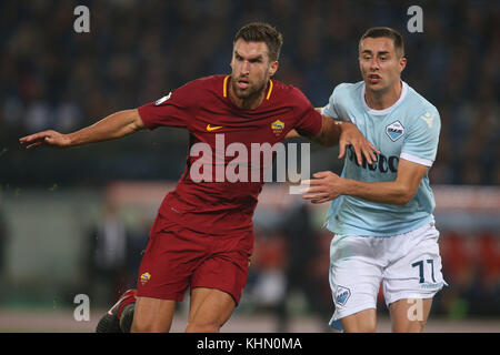 Rom, Italien. 17. Nov, 2017. Rom, Italien, 18. November 2017: strootman in Aktion während der italienischen Serie A Liga Match zwischen Roma und Lazio im Olympiastadion. Credit: unabhängige Fotoagentur/alamy leben Nachrichten Stockfoto