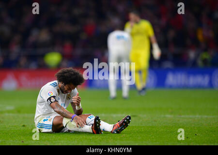 Madrid, Spanien. 18 Nov, 2017. Marcelo während dem Spiel zwischen Atlético de Madrid gegen Real Madrid, Woche 12 der Liga an Wanda Metropolitano Stadion, Madrid, Spanien - 18 November 2017. Credit: Gtres Información más Comuniación auf Linie, S.L./Alamy leben Nachrichten Stockfoto