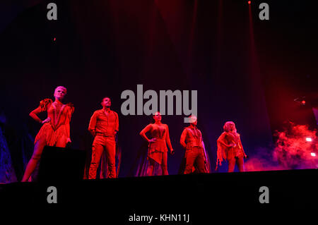 Liverpool, Großbritannien. 18 Nov, 2017. 90 s Band pop, Schritte, während ihrer 20-jährigen UK" Partei auf Tour die Tanzfläche" durchführen, an der Liverpool Echo Arena. Credit: Paul Warburton/Alamy leben Nachrichten Stockfoto